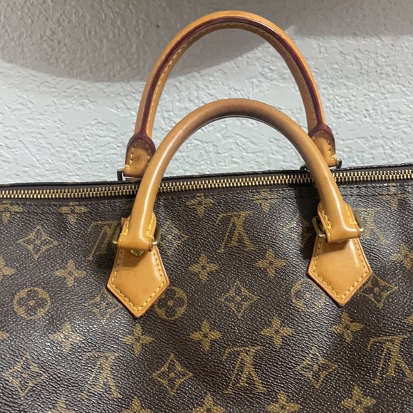 COPY - 40 mm bag mint condition , has initials ( SKT) - Picture 2 of 16